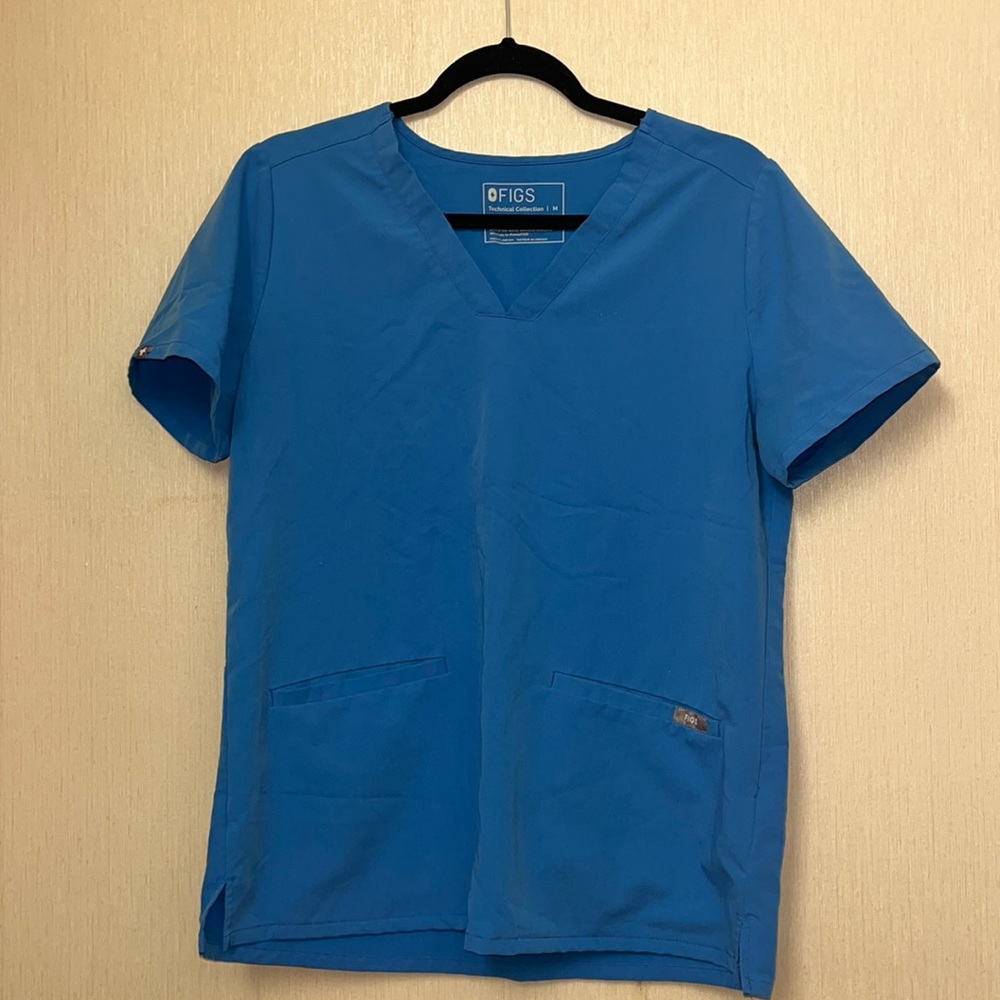 FIGS Women’s Casma Capri Blue Two Pocket Scrub Top